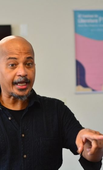 Foto escritor_ALEX SIMÕES_crédito da foto Osíris Duarte