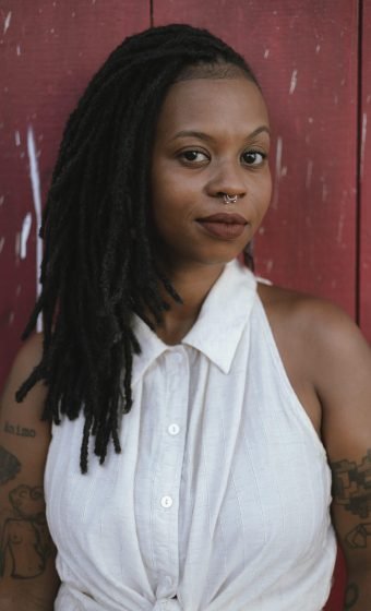 Foto escritora_AMANDA JULIETA_crédito da foto Ana Reis