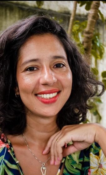 Foto escritora_FABIANA CARNEIRO DA SILVA__ (1)